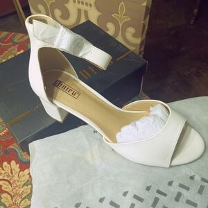 Idifu New in Box Ladies Shoes